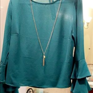 NWT green belly shirt and gold necklace